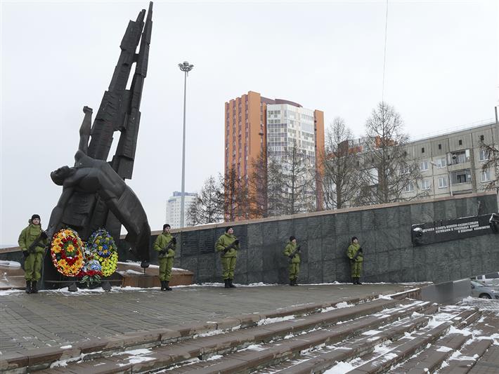 В Кузбассе почтили память погибших сотрудников и военнослужащих войск правопорядка
