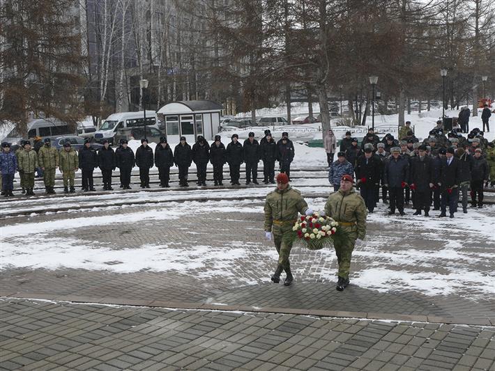 В Кузбассе почтили память погибших сотрудников и военнослужащих войск правопорядка