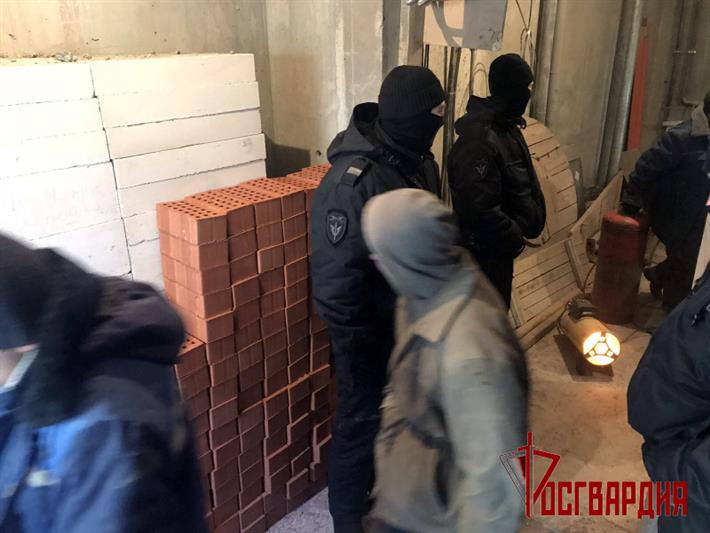 В Челябинске при содействии ОМОН Росгвардии проведены проверки соблюдения миграционного законодательства