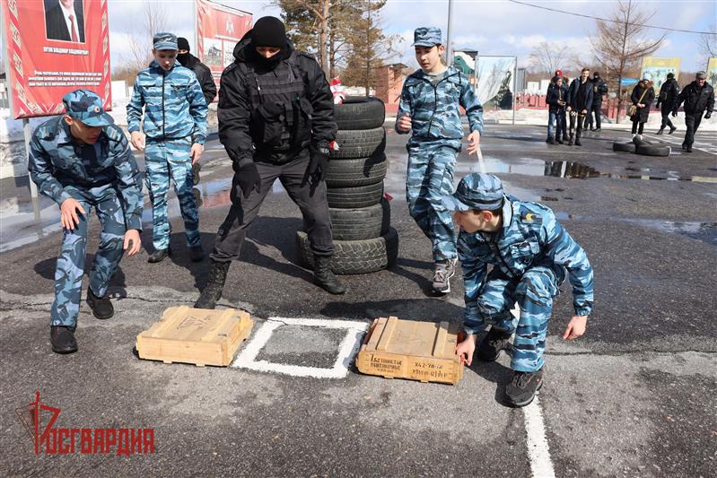 Более 100 хабаровских школьников приняли участие в военно-патриотической эстафете «Вместе с Росгвардией» 