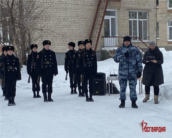 В Тюмени офицеры и кадеты Росгвардии организовали «Зарницу» для детей с ограниченными возможностями
