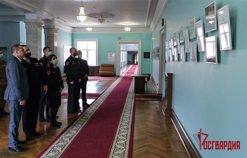 В Смоленске открылась фотовыставка «Войска правопорядка. События и лица»