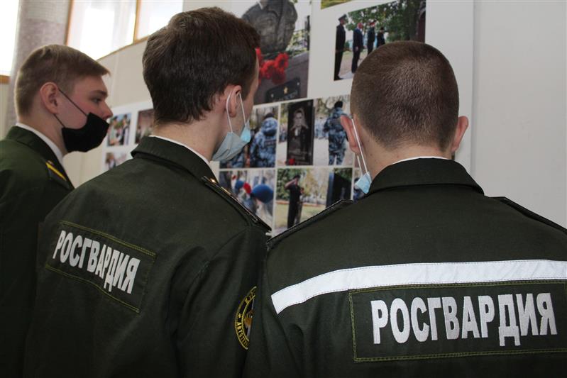 В Курске открылась фотовыставка, посвященная 5-летнему юбилею образования Росгвардии