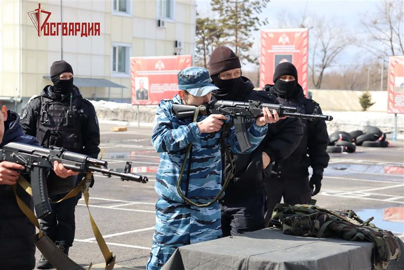Более 100 хабаровских школьников приняли участие в военно-патриотической эстафете «Вместе с Росгвардией» 