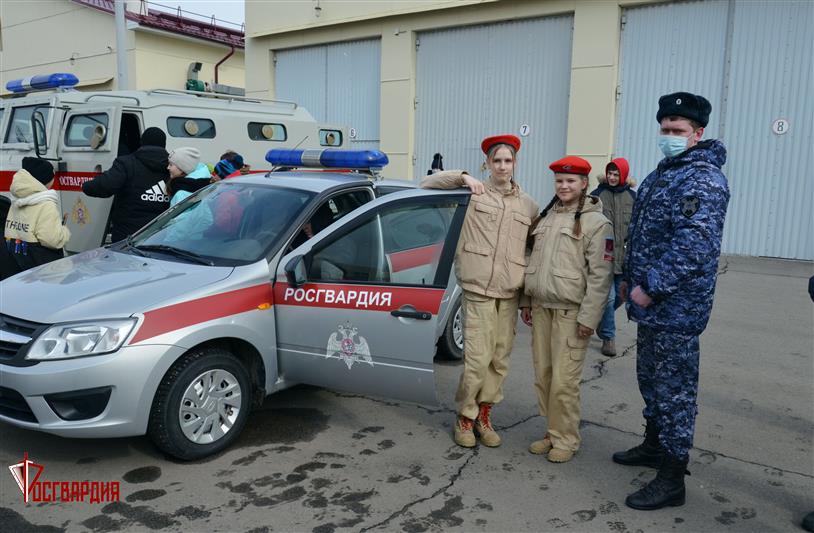 Росгвардейцы провели День открытых дверей для школьников Тамбовского района