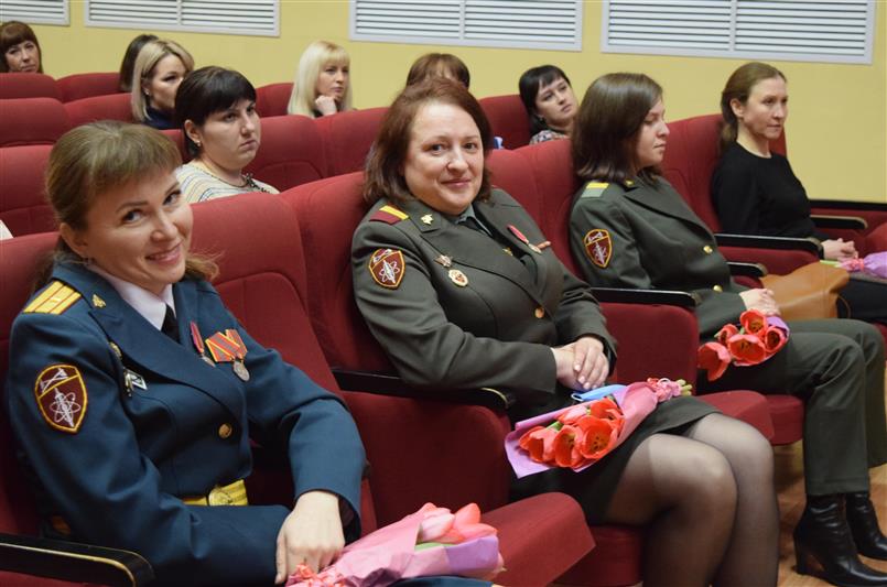 В Саровском и Богородском соединениях Росгвардии чествовали военнослужащих-женщин