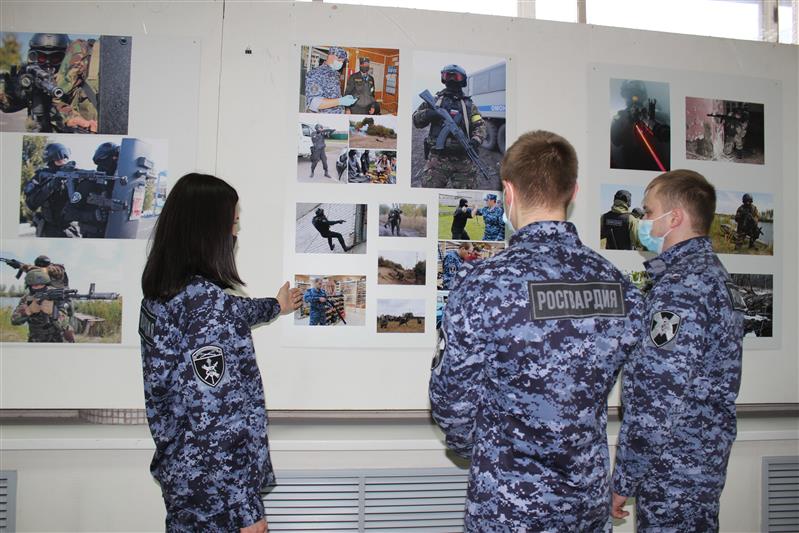В Курске открылась фотовыставка, посвященная 5-летнему юбилею образования Росгвардии