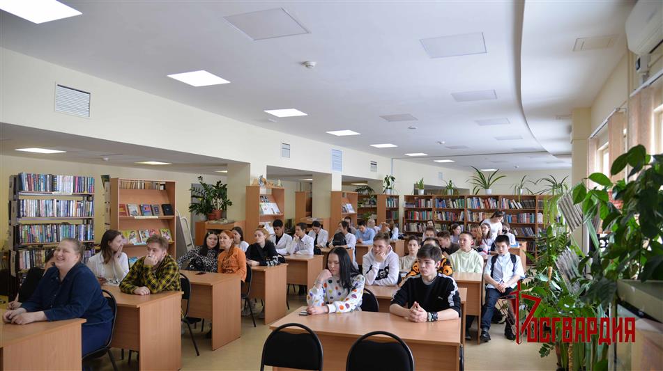 На Ямале росгвардейцы провели выездную презентацию ведомства для студентов ведущего учебного заведения  автономного округа (видео)