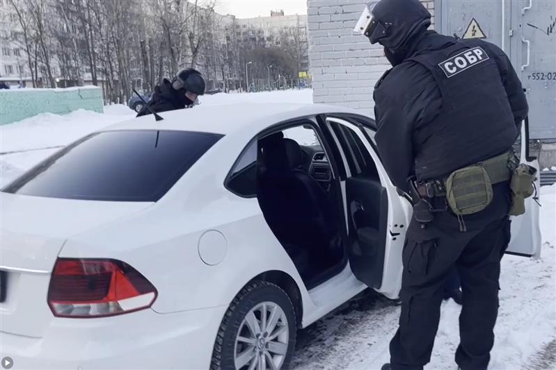 При поддержке сотрудников петербургского СОБР пресечена деятельность группы лиц, подозреваемых в мошенничестве