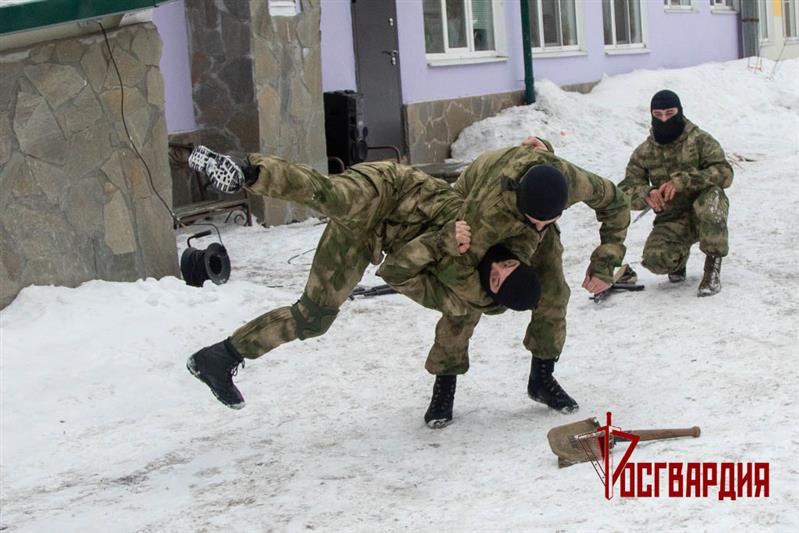 Военнослужащие калиновского полка навестили воспитанников подшефного социального центра «Отрада»