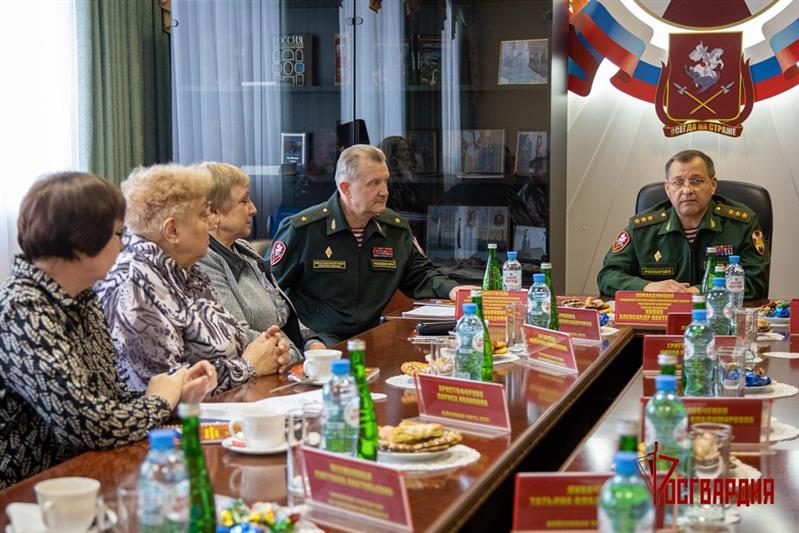 Командующий Уральским округом Росгвардии встретился с семьями погибших военнослужащих и сотрудников войск правопорядка