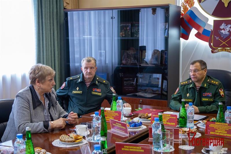 Командующий Уральским округом Росгвардии встретился с семьями погибших военнослужащих и сотрудников войск правопорядка