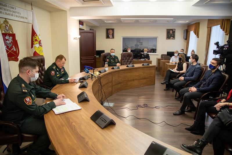 Командующий Приволжским округом Росгвардии провел брифинг для журналистов