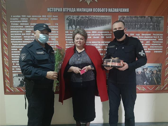 Росгвардейцы Карачаево-Черкесии навестили вдов погибших сослуживцев