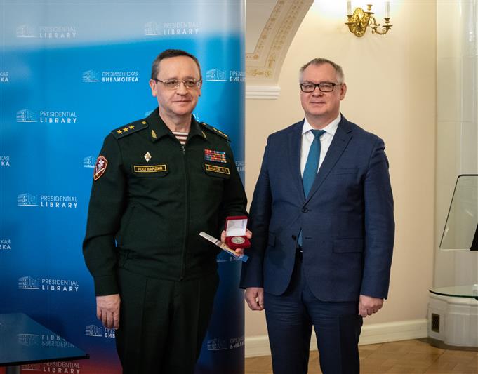 Командующий Северо-Западным округом Росгвардии подписал договор о сотрудничестве с Президентской библиотекой 