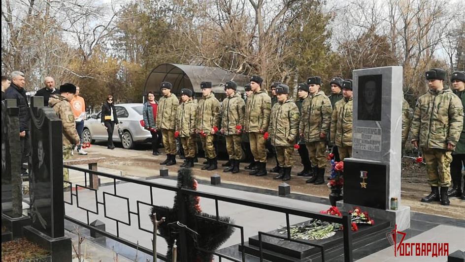 Память десяти бойцов ОМОН, героически погибших на Северном Кавказе 25 лет назад, почтили на Среднем Урале и Пятигорске