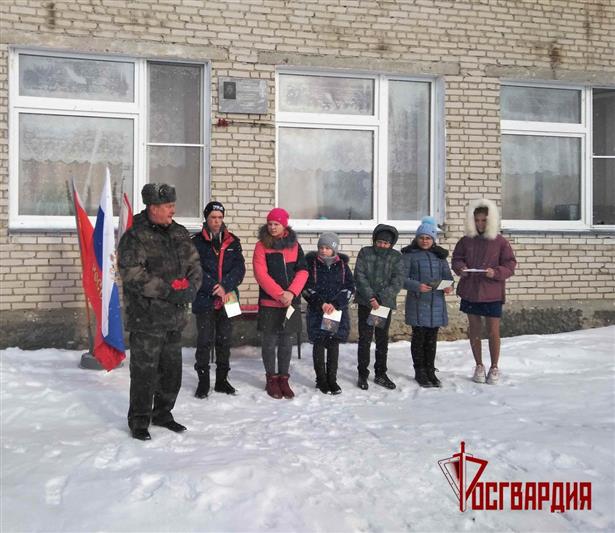 Росгвардейцы приняли участие в открытии обновленной мемориальной доски павшему в бою офицеру курганского СОБР