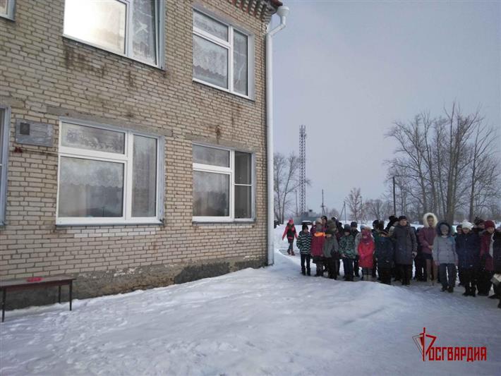 Росгвардейцы приняли участие в открытии обновленной мемориальной доски павшему в бою офицеру курганского СОБР