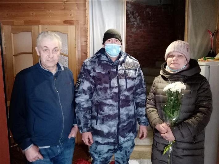Росгвардейцы Алтайского края продолжают оказывать помощь семьям погибших правоохранителей