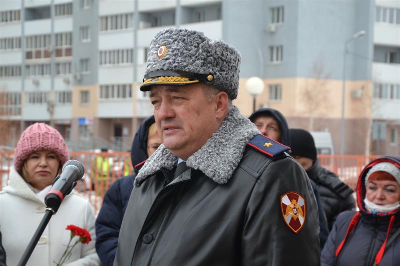 Открыта мемориальная доска офицеру самарского СОБР, погибшему при исполнении служебного долга (фото, видео)