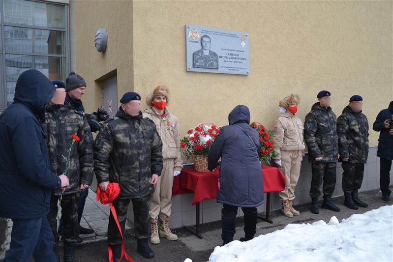 Открыта мемориальная доска офицеру самарского СОБР, погибшему при исполнении служебного долга (фото, видео)