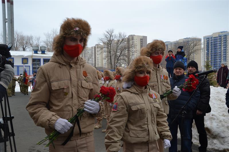 Открыта мемориальная доска офицеру самарского СОБР, погибшему при исполнении служебного долга (фото, видео)
