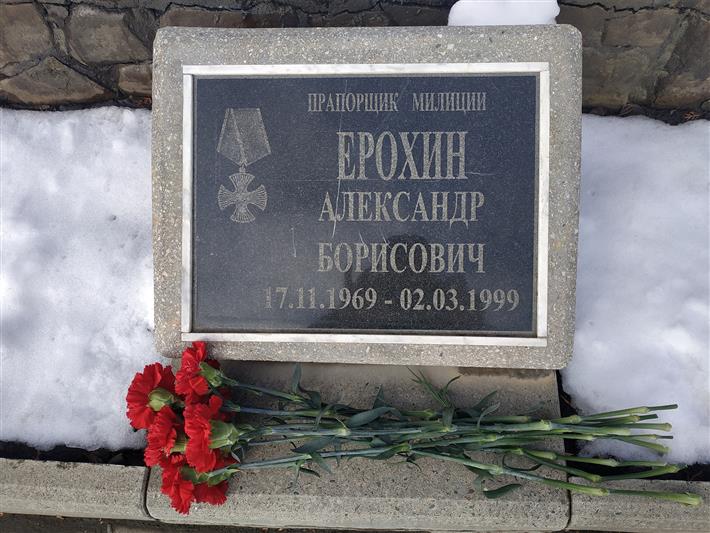 В Ставрополе сотрудники ОМОН почтили память погибшего боевого товарища