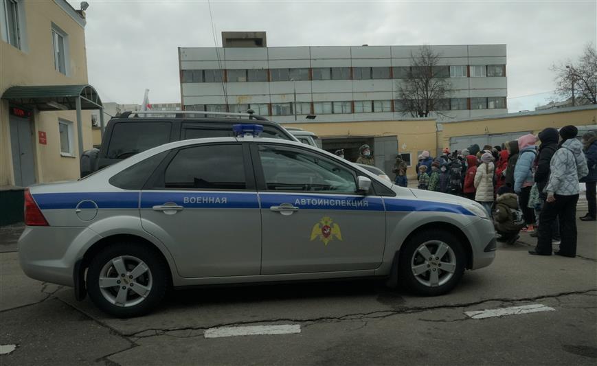 Московские школьники побывали в гостях у росгвардейцев