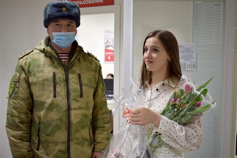 Бойцы казанского отряда спецназа Росгвардии подготовили сюрприз для женщин к 8 марта 