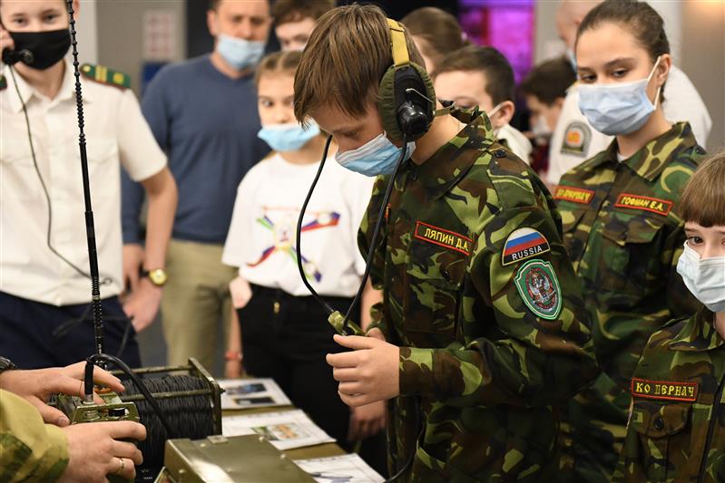 Юные новосибирцы познакомились с историей Росгвардии на мультимедийной выставке «Всегда на страже»