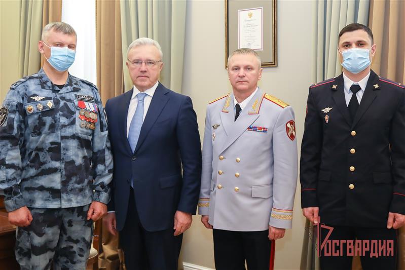 Губернатор Красноярского края поздравил сотрудников Росгвардии с профессиональным праздником
