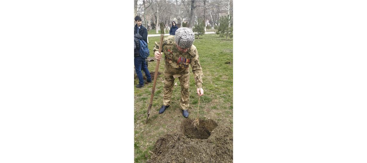  Ветеран Росгвардии принял участие во всероссийской акции «Сад памяти» в Дагестане