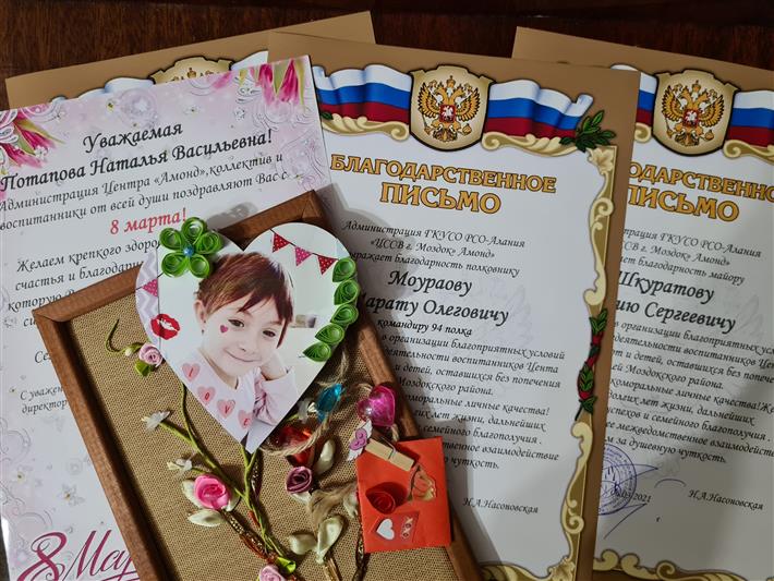 Офицеры урус-мартановского полка Росгвардии поздравили подшефный детский центр с днем основания