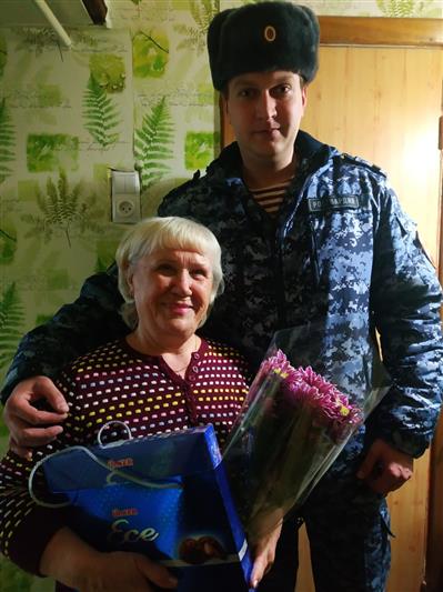 В канун 8 Марта сотрудники Росгвардии встретились с матерями погибших боевых товарищей