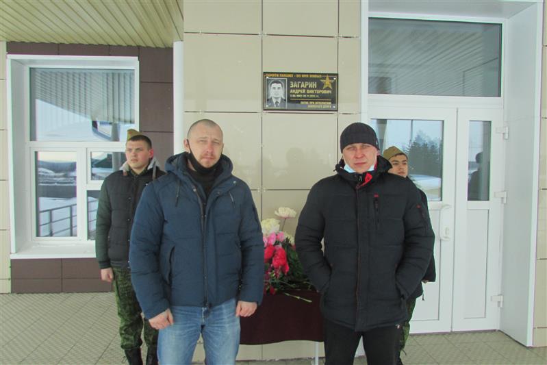 Открыта мемориальная доска военнослужащему войск правопорядка, погибшему при исполнении воинского долга