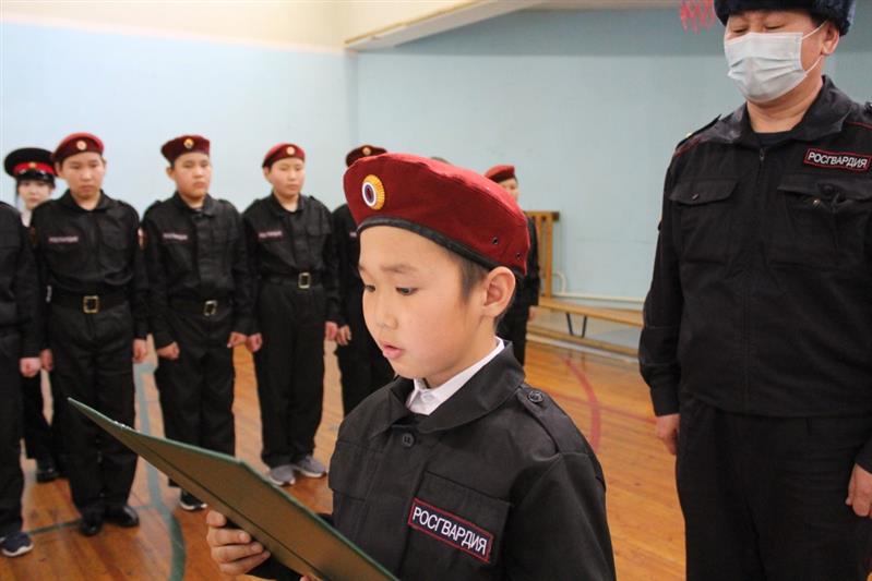 В преддверии 5-летия Росгвардии в Хатасской средней школе торжественно открылся кадетский класс 