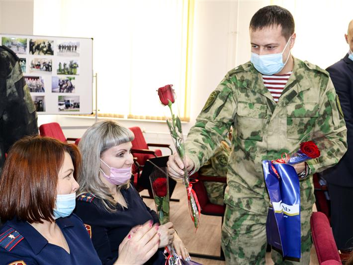 В Сибирском округе Росгвардии проходят торжественные мероприятия, посвященные Международному женскому дню