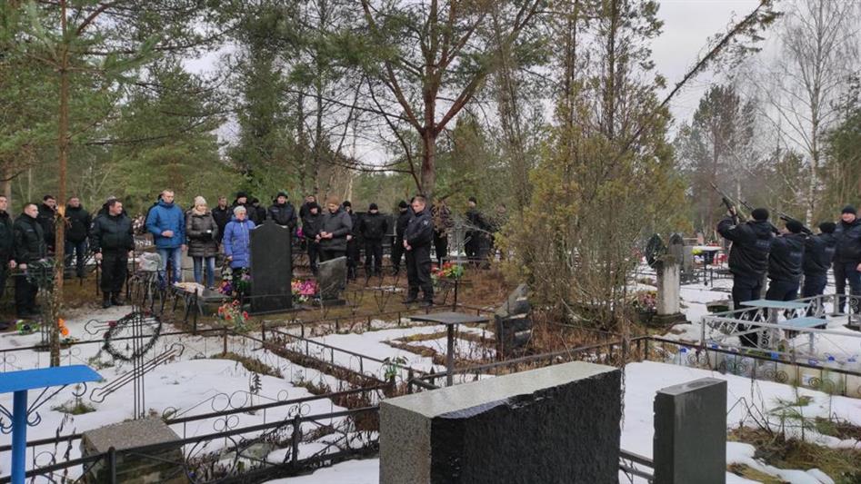 Сотрудники псковского ОМОН почтили память погибшего товарища