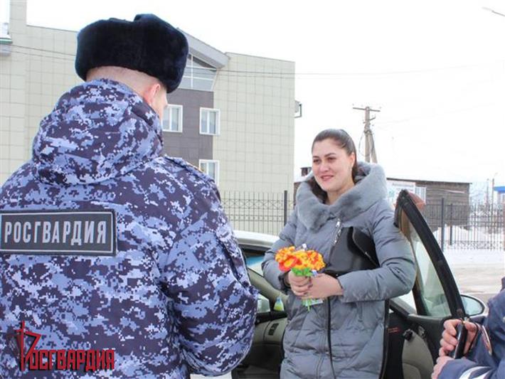 В Сибирском округе Росгвардии проходят торжественные мероприятия, посвященные Международному женскому дню