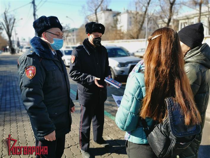 В Иркутской области сотрудники Росгвардии проводят профилактическое мероприятие «Безопасный дом, подъезд, квартира»