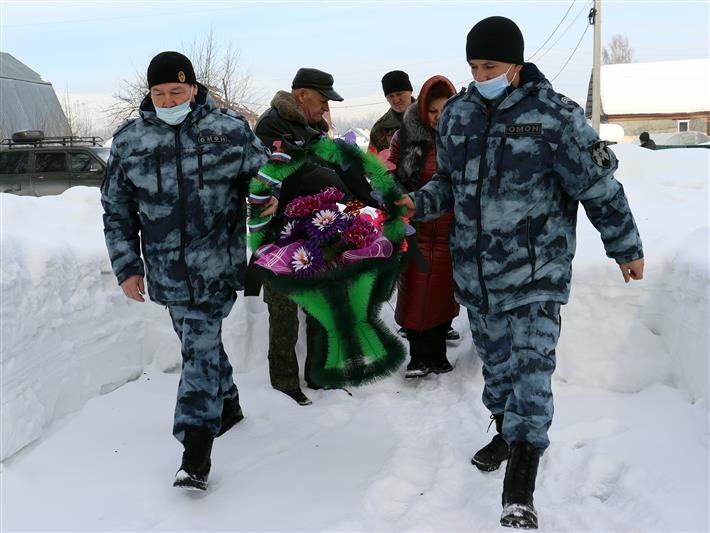 В Республике Алтай росгвардейцы почтили память погибших товарищей