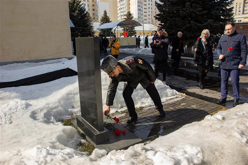В Саратове в дар росгвардейцам переданы православные святыни