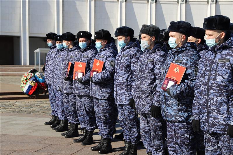 В Москве сотрудники вневедомственной охраны Росгвардии приняли участие в памятной церемонии на Поклонной горе
