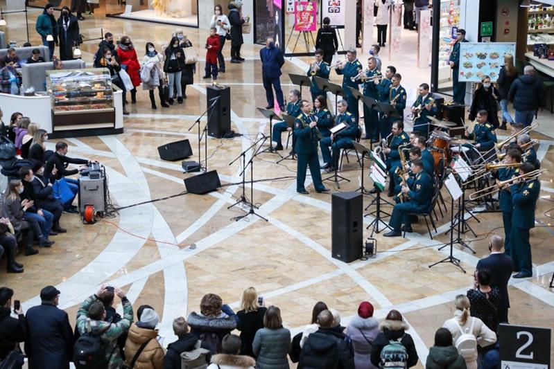 Росгвардия провела праздничный флешмоб к 8 марта в Москве