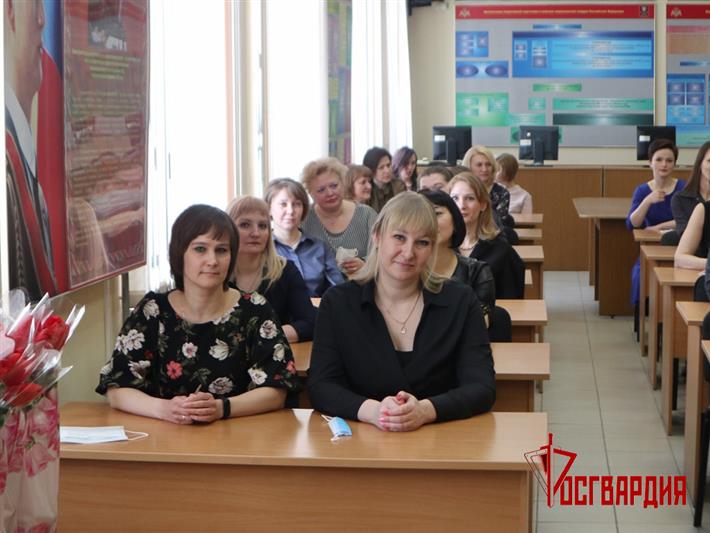 В управлении Уральского округа Росгвардии поздравили женщин с праздником 8 марта