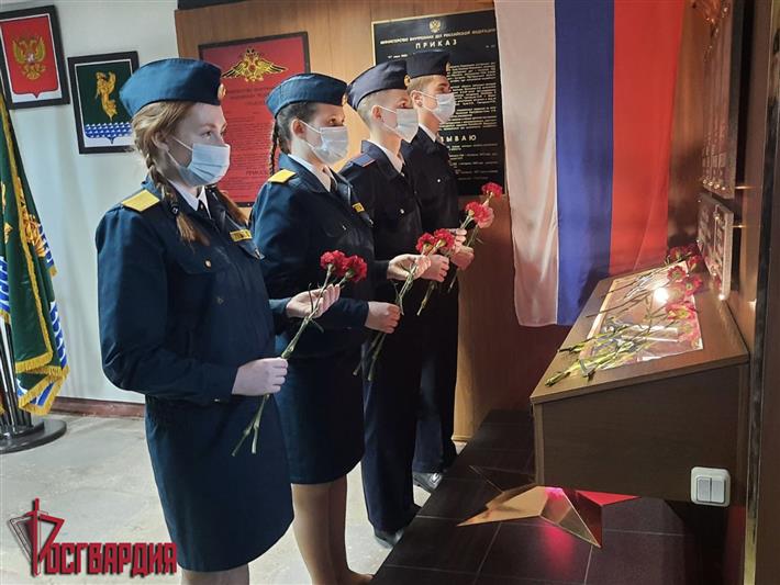 В Ангарске сотрудники ОМОН Росгвардии почтили память погибших на Северном Кавказе товарищей