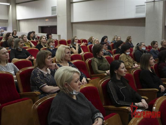 В управлении Уральского округа Росгвардии поздравили женщин с праздником 8 марта