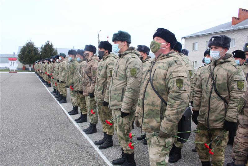  В наурском полку Росгвардии почтили память погибших товарищей