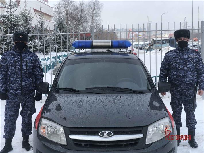 В Сургуте сотрудники Росгвардии по горячим следам задержали подозреваемых в разбое