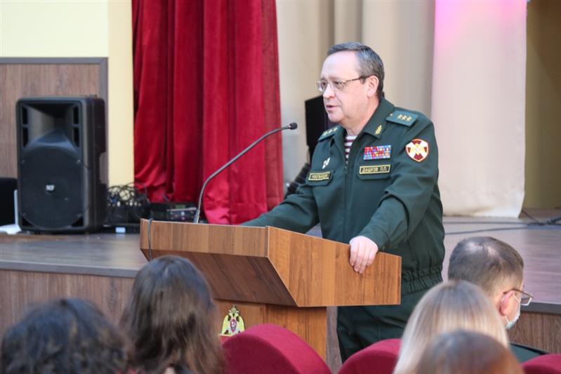 Командующий Северо-Западным округом Росгвардии поздравил женщин с Международным женским днем